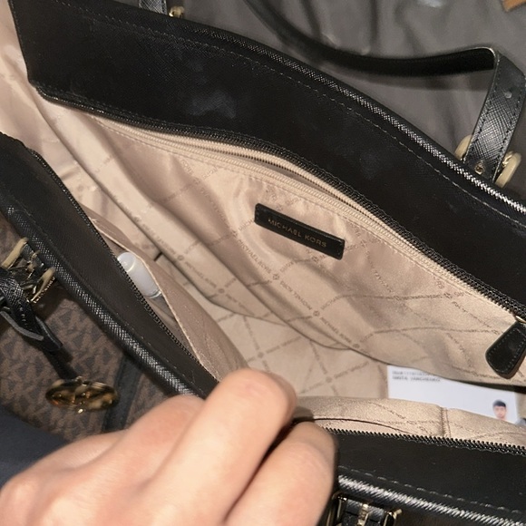 Selling my MK tote bag . In good condition used twice or thrice . 2 months old - Picture 2 of 4